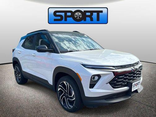 Iridescent Pearl Tricoat 2026 Chevrolet Trailblazer RS