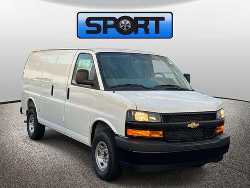 GAZ SUMMIT WHITE 2026 Chevrolet Express 2500 LT