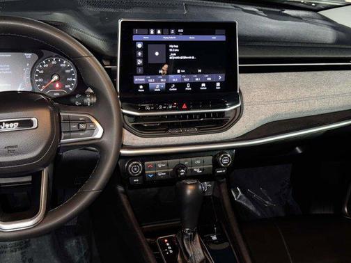 Diamond Black Crystal Pearlcoat 2022 Jeep Compass Latitude