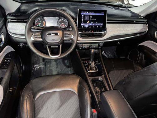 Diamond Black Crystal Pearlcoat 2022 Jeep Compass Latitude