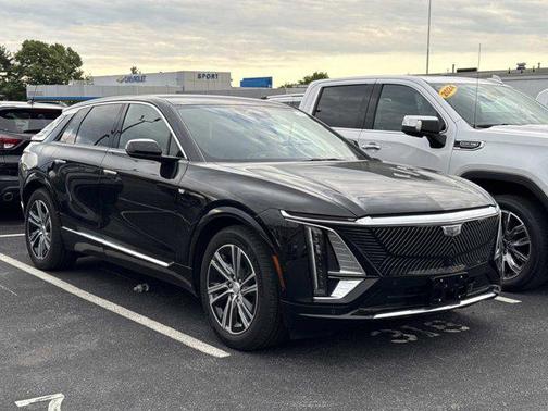 Stellar Black Metallic 2024 Cadillac LYRIQ Luxury