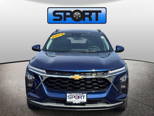 Blue Glow Metallic 2024 Chevrolet Trax LT