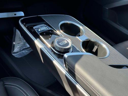 2024 Cadillac LYRIQ Luxury w/1SE