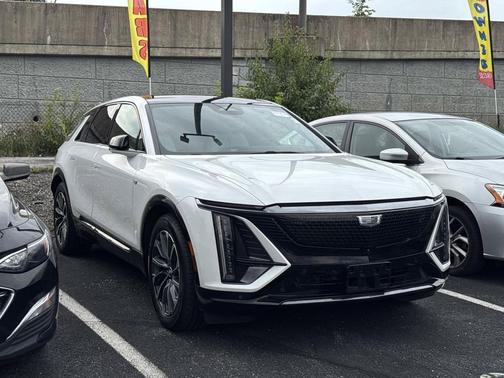 Crystal White Tricoat 2024 Cadillac LYRIQ Sport