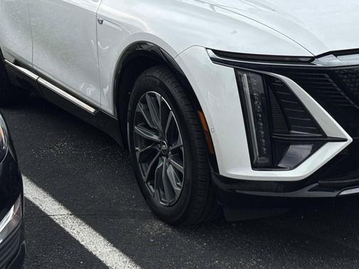 Crystal White Tricoat 2024 Cadillac LYRIQ Sport