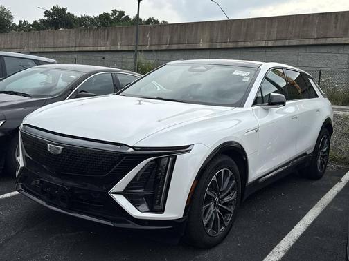 Crystal White Tricoat 2024 Cadillac LYRIQ Sport