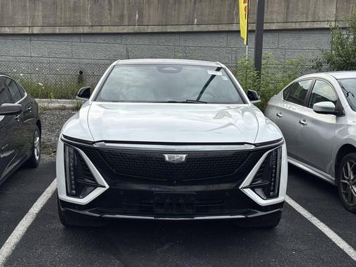 Crystal White Tricoat 2024 Cadillac LYRIQ Sport