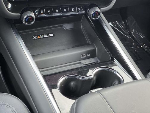 Black 2025 Chevrolet Suburban 4WD Z71