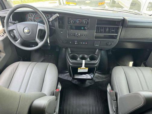 2025 Chevrolet Express 2500 RWD 2500 Regular Wheelbase WT