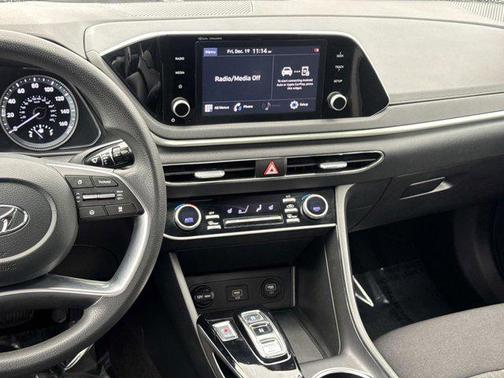 2022 Hyundai SONATA SEL