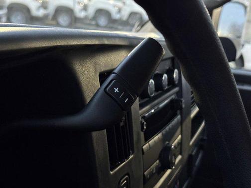 2025 Chevrolet Express 2500 RWD 2500 Regular Wheelbase WT