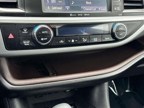 Ooh La La Rouge Mica 2019 Toyota Highlander XLE