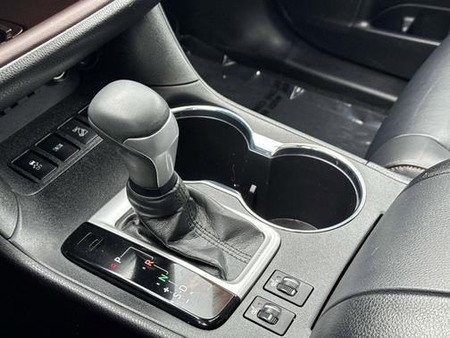 Ooh La La Rouge Mica 2019 Toyota Highlander XLE