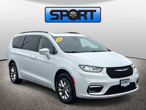 Bright White Clearcoat 2022 Chrysler Pacifica Touring L