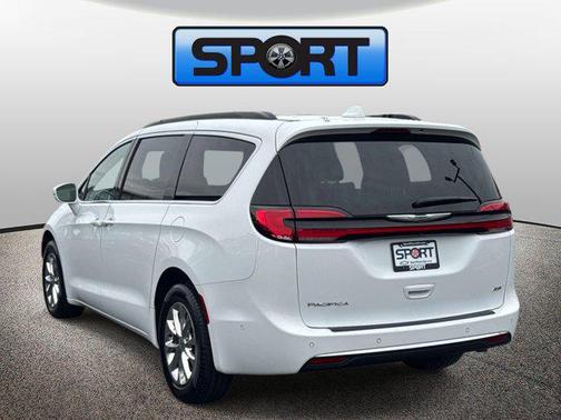 Bright White Clearcoat 2022 Chrysler Pacifica Touring L