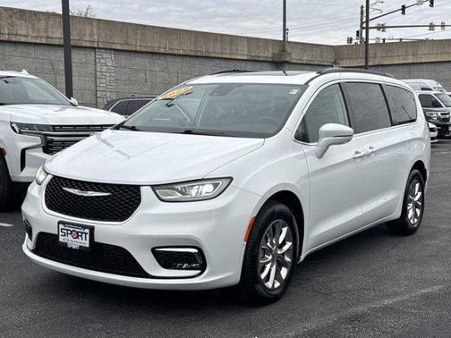 Bright White Clearcoat 2022 Chrysler Pacifica Touring L