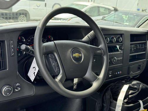 2025 Chevrolet Express 2500 RWD 2500 Regular Wheelbase WT