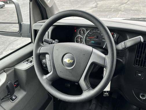 2022 Chevrolet Express 2500 RWD 2500 Regular Wheelbase WT