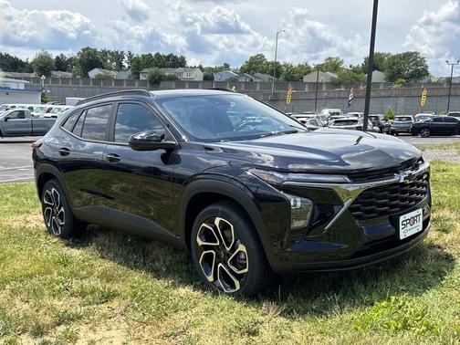 Mosaic Black Metallic 2026 Chevrolet Trax FWD 2RS