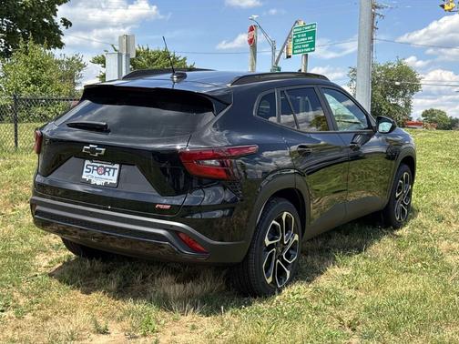 Mosaic Black Metallic 2026 Chevrolet Trax FWD 2RS