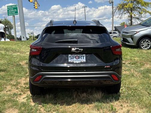 Mosaic Black Metallic 2026 Chevrolet Trax FWD 2RS