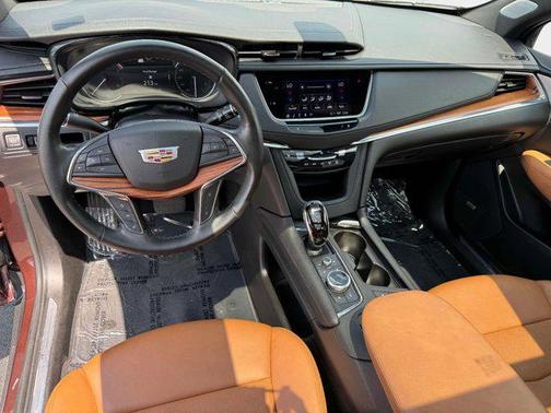 2022 Cadillac XT5 Premium Luxury