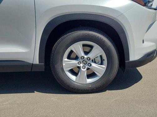 2025 Toyota Highlander LE