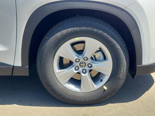2025 Toyota Highlander LE
