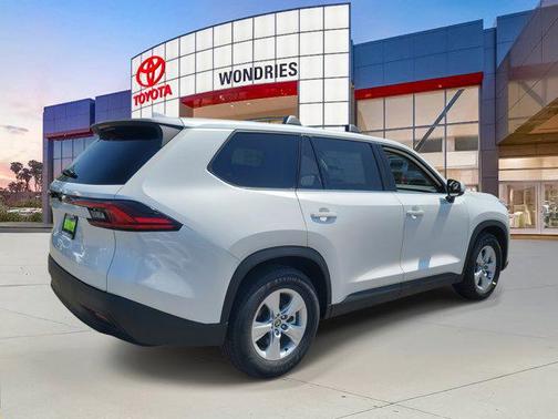 2025 Toyota Highlander LE