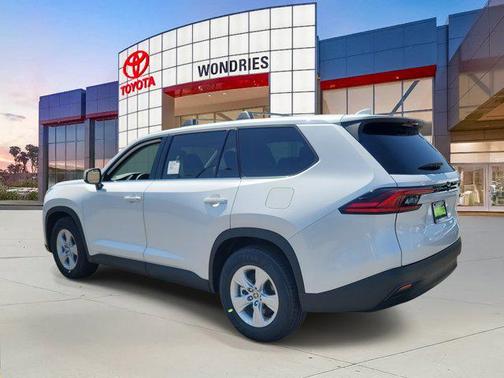 2025 Toyota Highlander LE