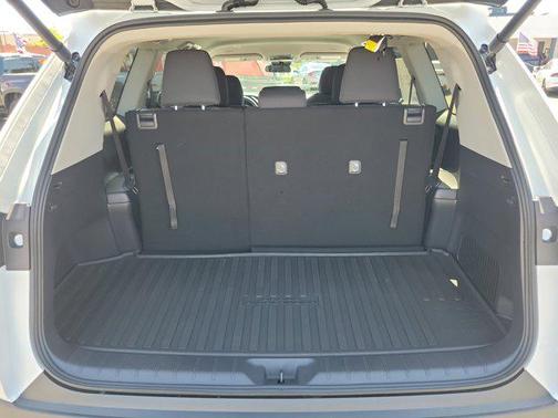 2025 Toyota Highlander LE