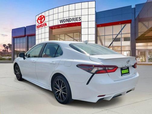 2022 Toyota Camry SE
