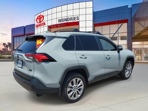 2022 Toyota RAV4 XLE Premium