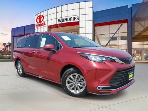 2023 Toyota Sienna XLE