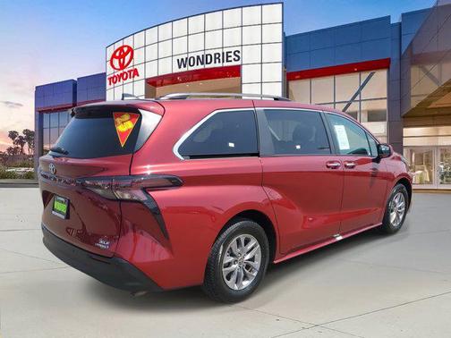 2023 Toyota Sienna XLE