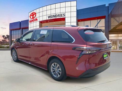 2023 Toyota Sienna XLE