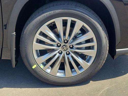 2025 Toyota Highlander Platinum