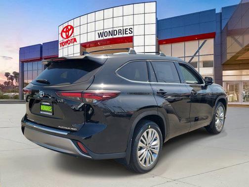 2025 Toyota Highlander Platinum