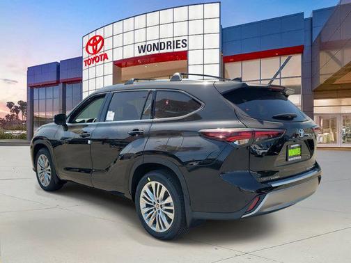 2025 Toyota Highlander Platinum