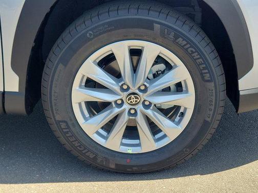 2025 Toyota Corolla Cross LE