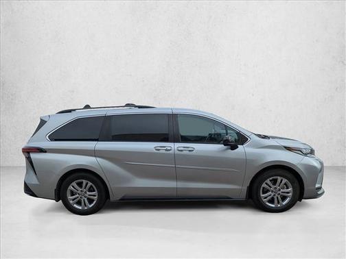 2022 Toyota Sienna XSE 7 Passenger