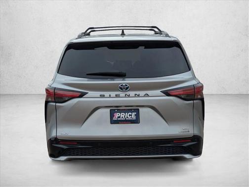 2022 Toyota Sienna XSE 7 Passenger