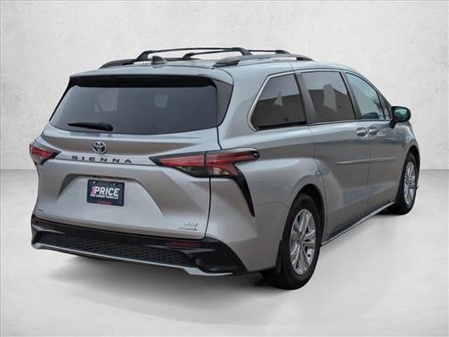 2022 Toyota Sienna XSE 7 Passenger