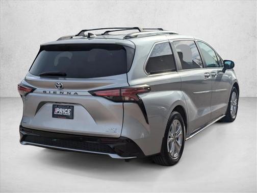 2022 Toyota Sienna XSE 7 Passenger