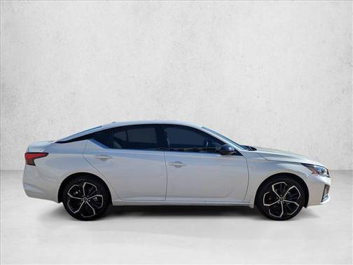 2023 Nissan Altima SR Intelligent AWD