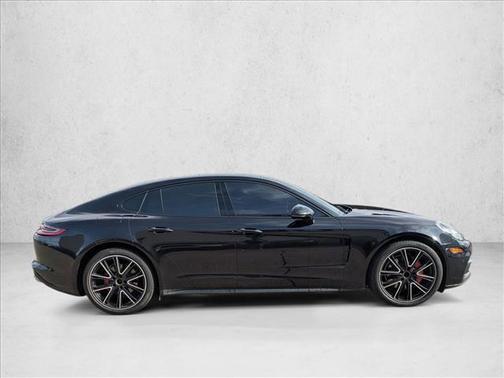 2018 Porsche Panamera 4