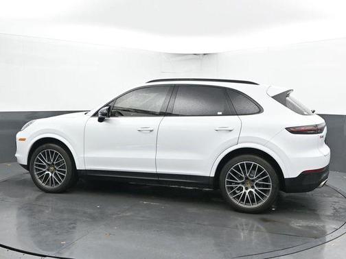 2022 Porsche Cayenne Base