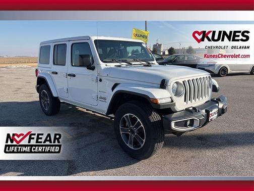 Bright White Clearcoat 2023 Jeep Wrangler Sahara
