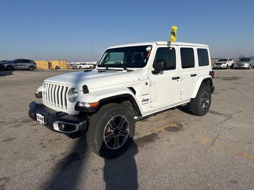 Bright White Clearcoat 2023 Jeep Wrangler Sahara