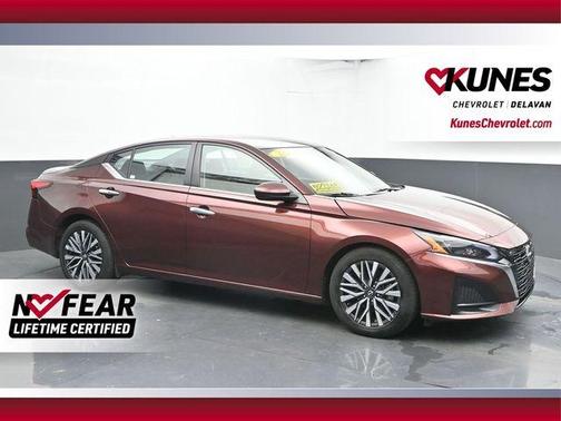Garnet Pearl 2023 Nissan Altima 2.5 SV